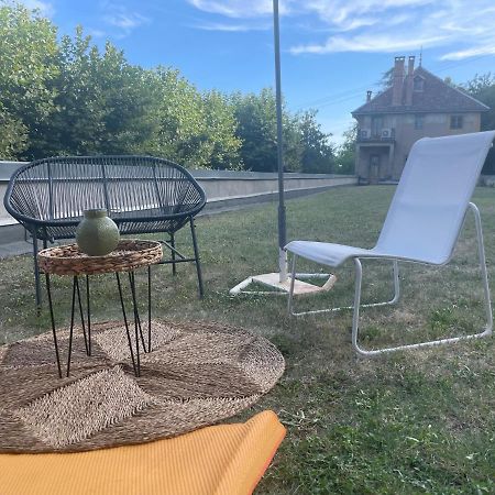 Jolie Cabane Avec Jacuzzi Pour Les Amoureux De La Nature Tullins Buitenkant foto