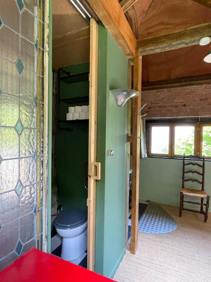 Jolie Cabane Avec Jacuzzi Pour Les Amoureux De La Nature Tullins Buitenkant foto