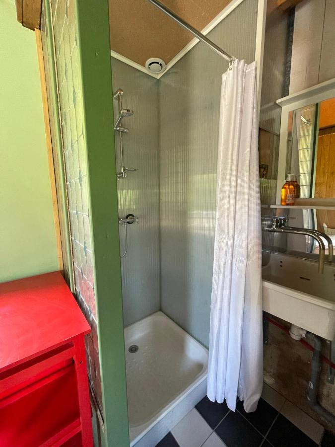 Jolie Cabane Avec Jacuzzi Pour Les Amoureux De La Nature Tullins Buitenkant foto
